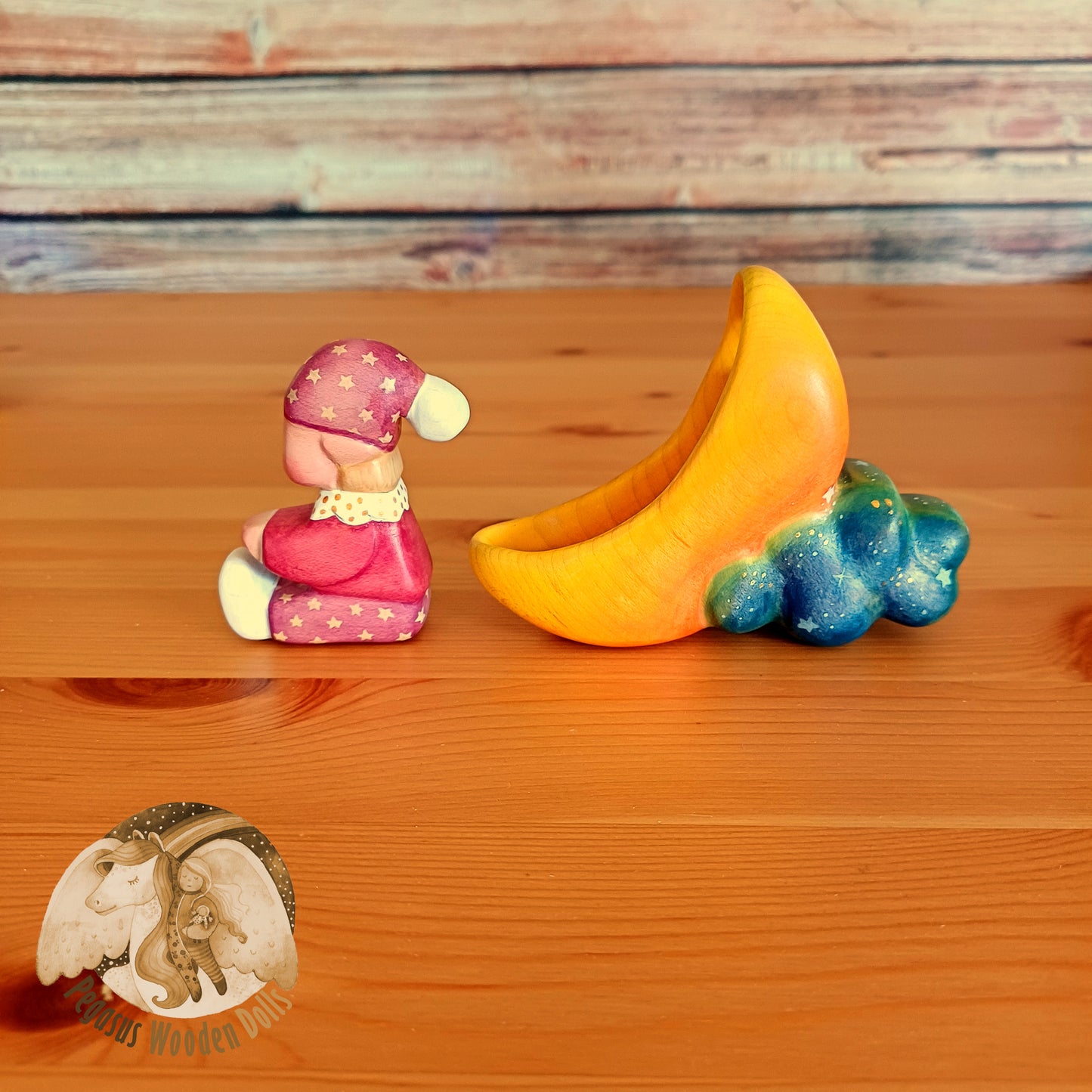 Wooden Dreaming baby in moon (blonde)