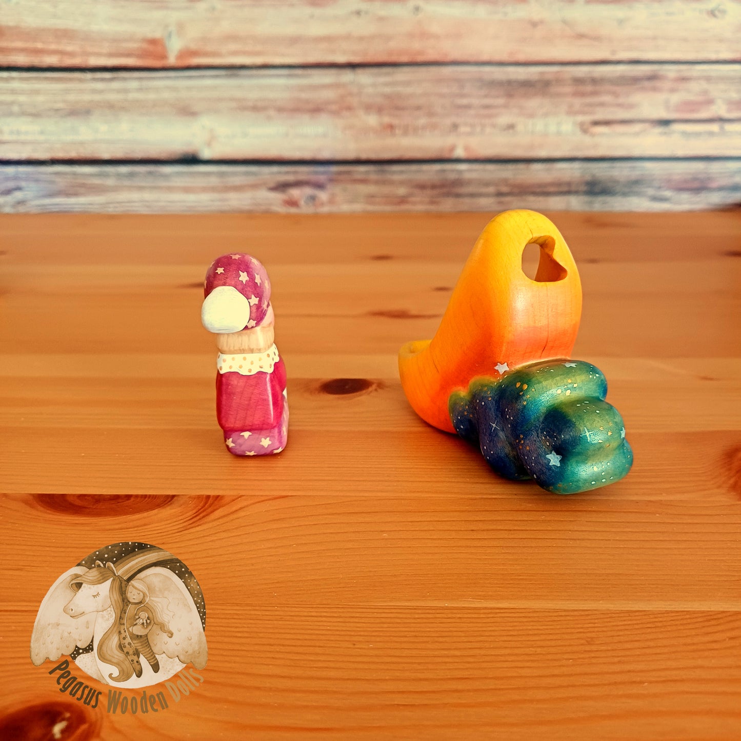 Wooden Dreaming baby in moon (blonde)